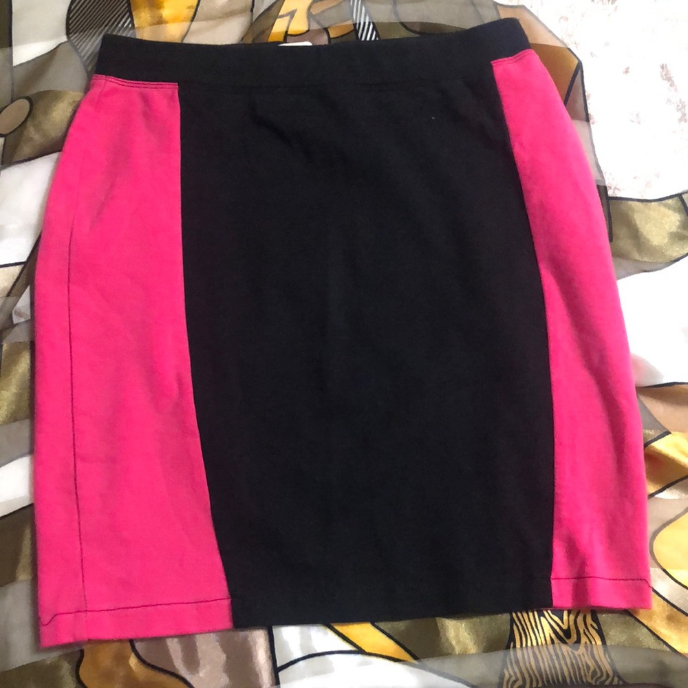 Nicki Mina J , junior Pencil skirt pink and black